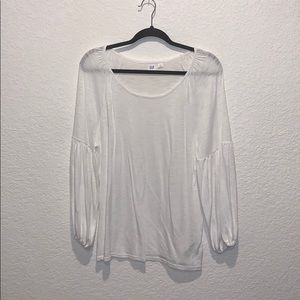 White Gap top with poofy sleeves